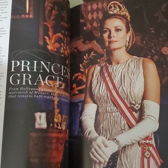 People The Royals their lives loves secrets magazine Keep save Special Edition - Picture 7 of 8